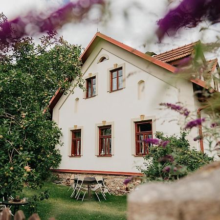 Hotel Restaurant A Penzion Na Cechach Korouhev Exterior foto