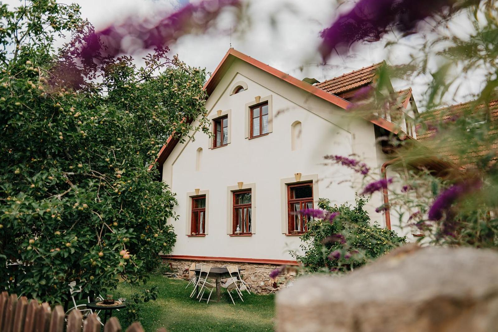 Hotel Restaurant A Penzion Na Cechach Korouhev Exterior foto